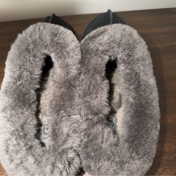 UGG Slip On Faux Fur Black Slippers 1118981 Size 9 Women's - Picture 5 of 9